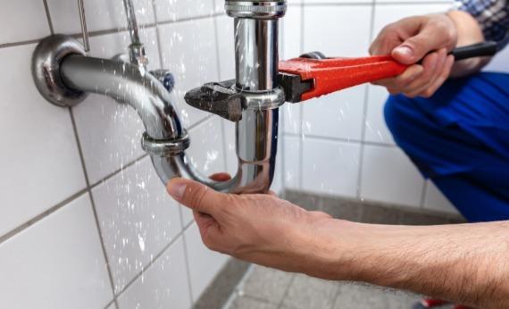 our emergency plumbing team aims to respond to emergency calls within 60 minutes or less